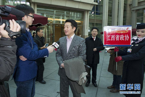 楊文龍董事長出席全國政協(xié)十二屆二次會(huì)議